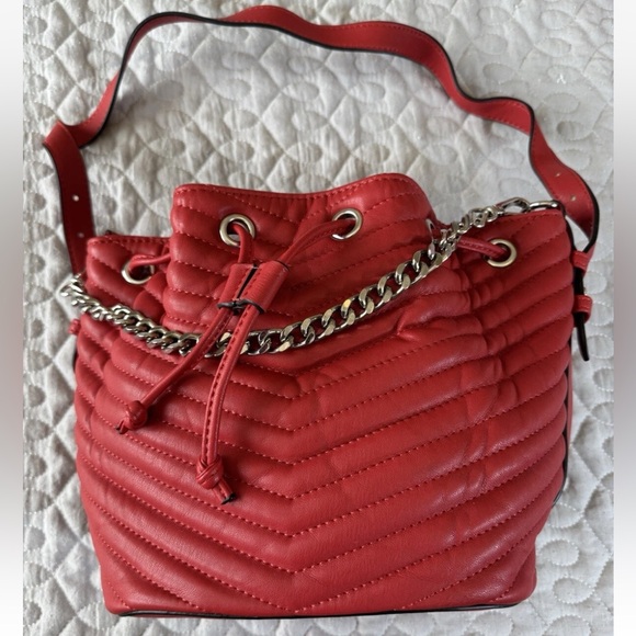 Steve Madden Handbags - Steve Madden Marge Chevron Quilted Drawstring Bucket Bag NWOT